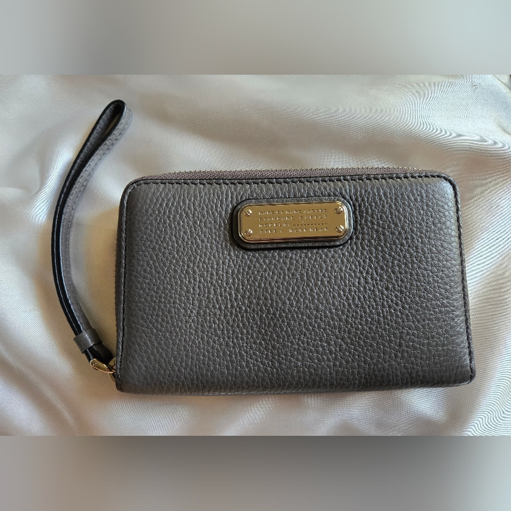 Marc By Marc Jacobs Gray Leather Wallet